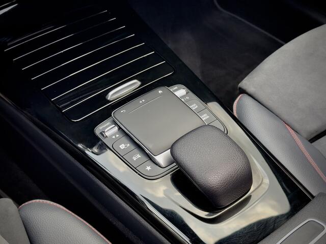 Mercedes-Benz A-KLASSE 180 AUT7 AMG-LINE PANODAK LEDER NAVI CAMERA VIRTUAL-DASH LED LMV PDC