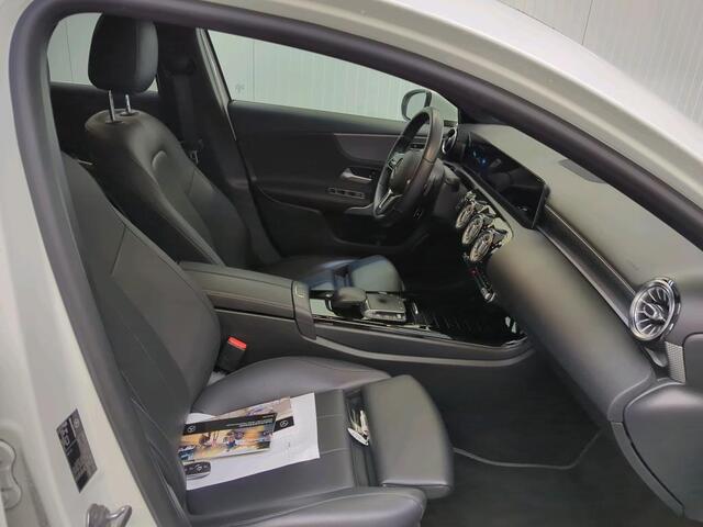 Mercedes-Benz A-KLASSE 180 Luxury Line | Navi | Camera | Trekhaak