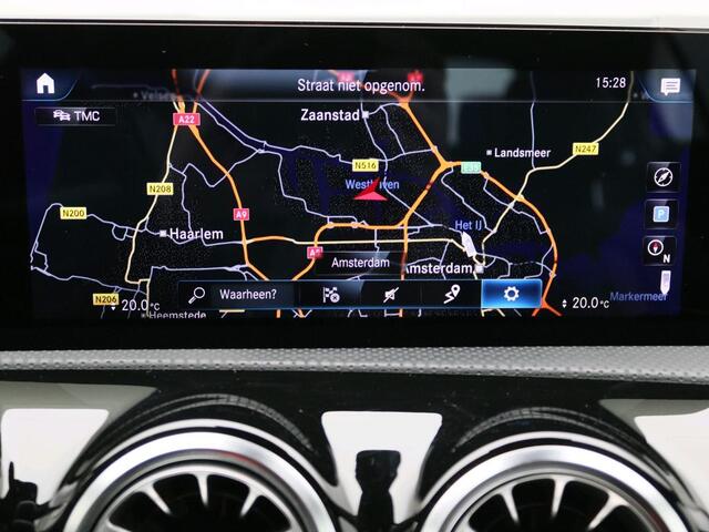 Mercedes-Benz A-KLASSE 180 Business Solution Luxury Sfeerverlichting | Achteruitrijcamera | Ledkoplampen | Stoelverwarming | MBUX Augmented reality voor navigatie. Inclusief 24 maanden MB Certified garantie voor Europa.