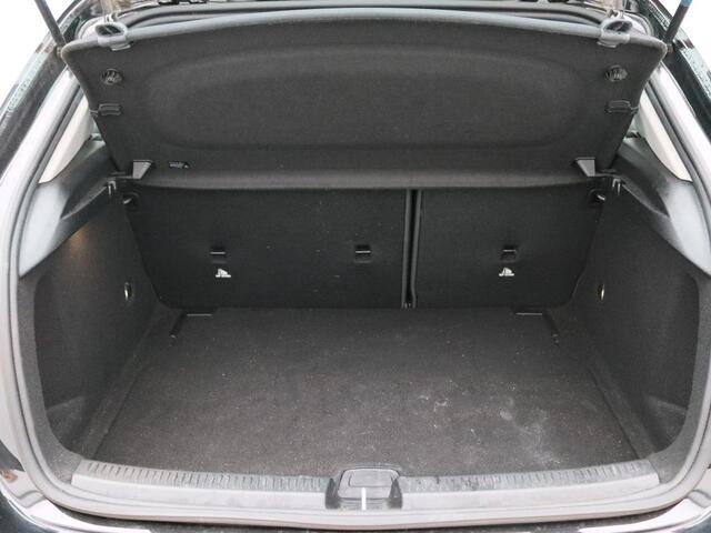 Mercedes-Benz A-KLASSE 180 Business Solution Ledkoplampen | Stoelverwarming | Achteruitrijcamera | Elektrisch inklapbare buitenspiegels | Apple CarPlay. Inclusief 24 maanden MB Certified garantie voor Europa.