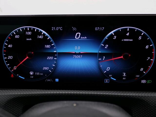 Mercedes-Benz A-KLASSE 160 Business Solution AMG Handgeschakeld AMG Line | Night Pakket | Panorama Schuif-Kanteldak | Sfeerverlichting | Memory Voorstoelen | MultiBeam Koplampen. Inclusief 24 maanden MB Certified garantie voor Europa.