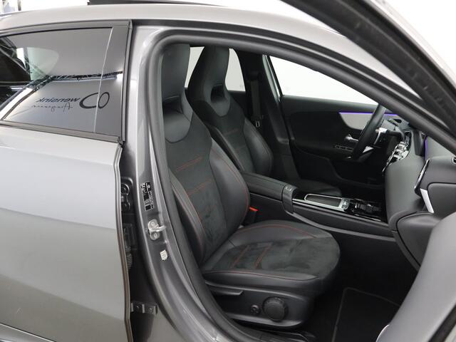 Mercedes-Benz A-KLASSE 180 AMG Line | Panoramadak | Night pakket | Premium pakket | Getint glas |