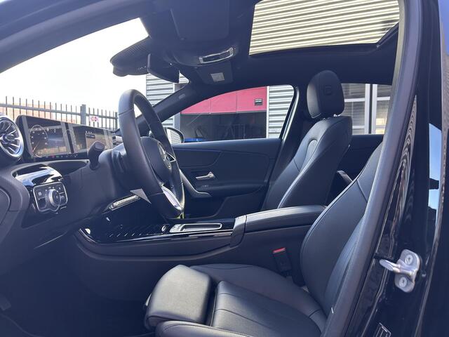 Mercedes-Benz A-KLASSE 250 e | Panoramadak | Luxury | MULTIBEAM LED Koplampen | Dodehoekassistent | Apple CarPlay | Android Auto | Sierdelen Lindehout Zwart | Privacy Glas Achter |