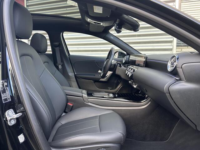 Mercedes-Benz A-KLASSE 250 e | Panoramadak | Luxury | MULTIBEAM LED Koplampen | Dodehoekassistent | Apple CarPlay | Android Auto | Sierdelen Lindehout Zwart | Privacy Glas Achter |