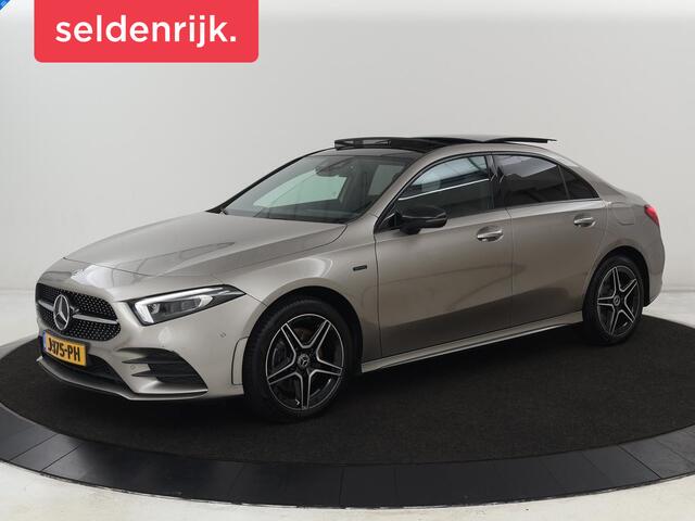 Mercedes-Benz A-KLASSE 250e AMG | Panoramadak | Trekhaak | Memory | Matrix LED | Sfeerverlichting | Leder/Alcantara | Stoelverwarming | Keyless | Camera | Navigatie | Widescreen | PHEV | Plug In