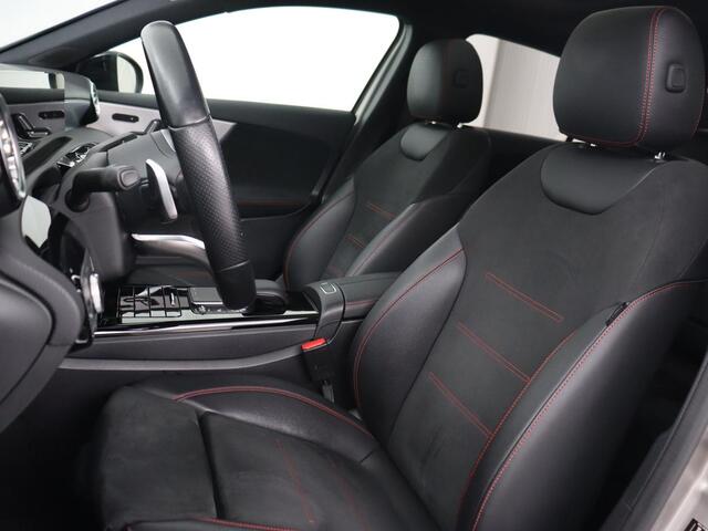 Mercedes-Benz A-KLASSE 250e AMG | Panoramadak | Trekhaak | Memory | Matrix LED | Sfeerverlichting | Leder/Alcantara | Stoelverwarming | Keyless | Camera | Navigatie | Widescreen | PHEV | Plug In