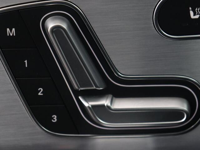 Mercedes-Benz A-KLASSE 250e AMG | Panoramadak | Trekhaak | Memory | Matrix LED | Sfeerverlichting | Leder/Alcantara | Stoelverwarming | Keyless | Camera | Navigatie | Widescreen | PHEV | Plug In