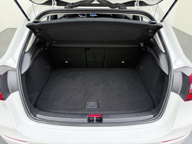 Mercedes-Benz A-KLASSE 250 e Navigatie | Sfeerverlichting | Stuurverwarming | Carplay | Stoelverwarming |