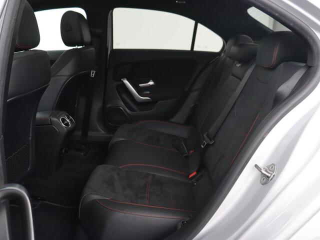 Mercedes-Benz A-KLASSE 200 AMG | Panoramadak | Carplay | Memory | Matrix LED | Leder/Alcantara | Keyless | Sfeerverlichting | Camera | Park Assist | Navigatie | Widescreen