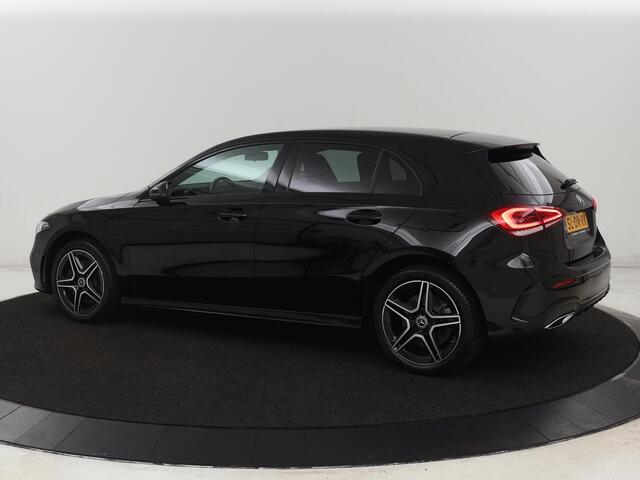 Mercedes-Benz A-KLASSE 250e AMG Night | Carplay | Stoelverwarming | Camera | Half leder | Navigatie | Full LED | Climate control | Cruise control | Getint glas | PHEV | Plug In