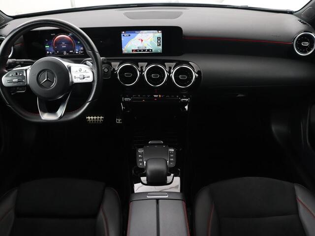 Mercedes-Benz A-KLASSE 250e AMG Night | Carplay | Stoelverwarming | Camera | Half leder | Navigatie | Full LED | Climate control | Cruise control | Getint glas | PHEV | Plug In