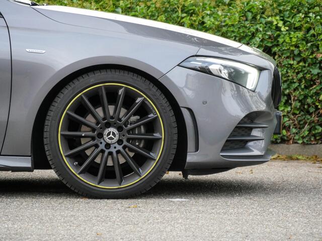 Mercedes-Benz A-KLASSE 200 AMG Edition One | PANODAK | CAMERA | NAVIGATIE |