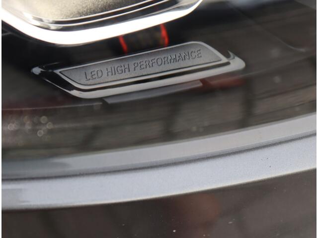 Mercedes-Benz A-KLASSE 180 AMG-line | Sfeerverlichting | Panoramadak | NAP