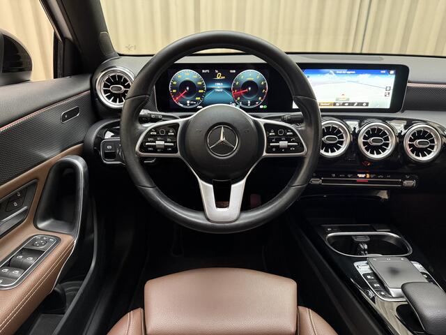 Mercedes-Benz A-KLASSE 200 *Panodak* 1/2 Leder / Stoelverwarming / Cruise / Navigatie / 18'' LMV / LED / ECC Clima