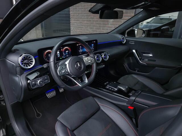 Mercedes-Benz A-KLASSE 250 e AMG Line |19"| Pano | Wide Screen | Camera | Sfeerverlichting | All Black |