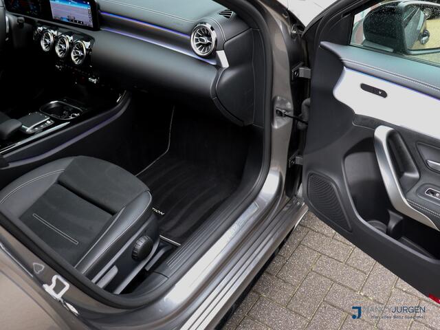 Mercedes-Benz A-KLASSE 250 e AMG | 8G Aut | Night | Ambiente Light | Elektr. Pano | MBUX High End | Apple Car Play/Android Auto |