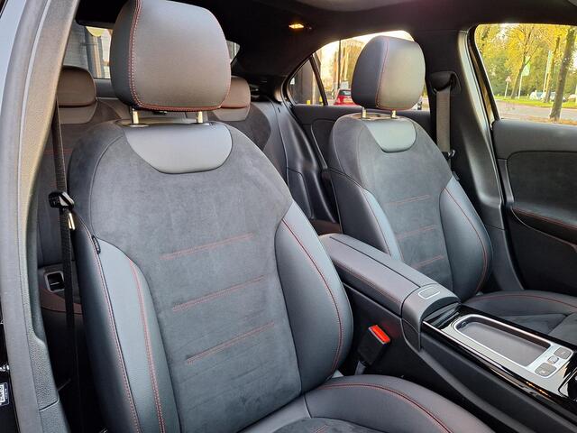 Mercedes-Benz A-KLASSE 250 e AMG Line | Premium | Night pakket | Panoramadak | Achteruitrijcamera | Stoelverwarming | Multibeam LED | Sfeerverlichting | Dodehoekassistentie | Keyless-GO