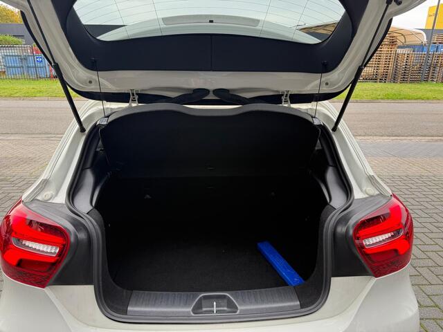 Mercedes-Benz A-KLASSE 250 Prestige | 2E EIGENAAR | 12MND GARANTIE | PANODAK | AUTOMAAT | CRUISE | CARPLAY | LMV | SFEERVERLICHTING |