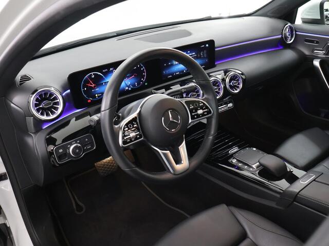 Mercedes-Benz A-KLASSE 180 Business Solution Luxury | Panoramadak | Memory | Multibeam | Keyless | Distronic |