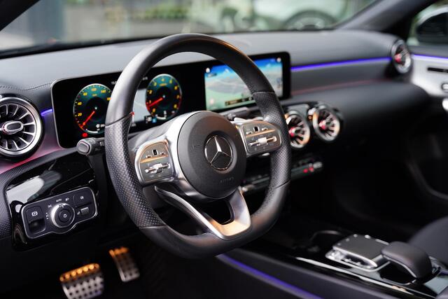 Mercedes-Benz A-KLASSE 220 Premium Plus AMG , Panorama, Leder, 360 Camera, 19 Inch, Adaptive