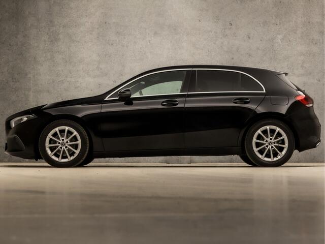 Mercedes-Benz A-KLASSE 200 Sport 164Pk Automaat (GROOT NAVI, CAMERA, GETINT GLAS, LEDER, STOELVERWARMING, SPORTSTOELEN, CRUISE, PARKEERSENSOREN, NIEUWSTAAT)