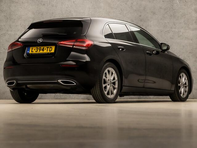 Mercedes-Benz A-KLASSE 200 Sport 164Pk Automaat (GROOT NAVI, CAMERA, GETINT GLAS, LEDER, STOELVERWARMING, SPORTSTOELEN, CRUISE, PARKEERSENSOREN, NIEUWSTAAT)