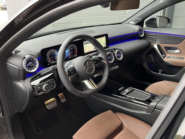 Mercedes-Benz A-KLASSE 200 AMG Line | Bruin Interieur | Burmester | Panoramadak