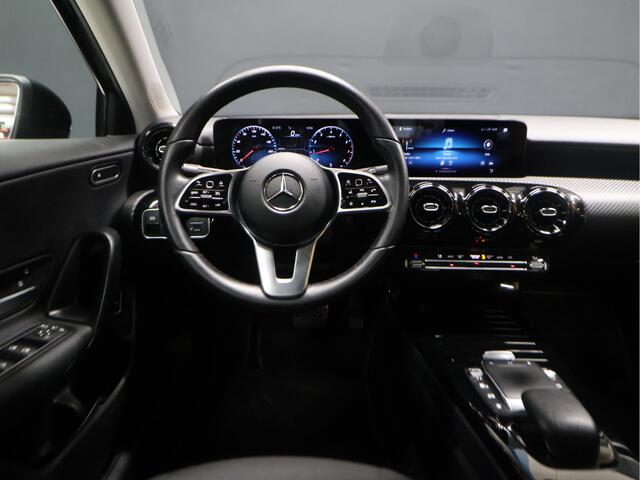 Mercedes-Benz A-KLASSE 180 Luxury Line [CAMERA, STOELVERWARMING, PDC V+A, BLUETOOTH, CLIMATE CONTROL, CRUISE CONTROL, NIEUWSTAAT]