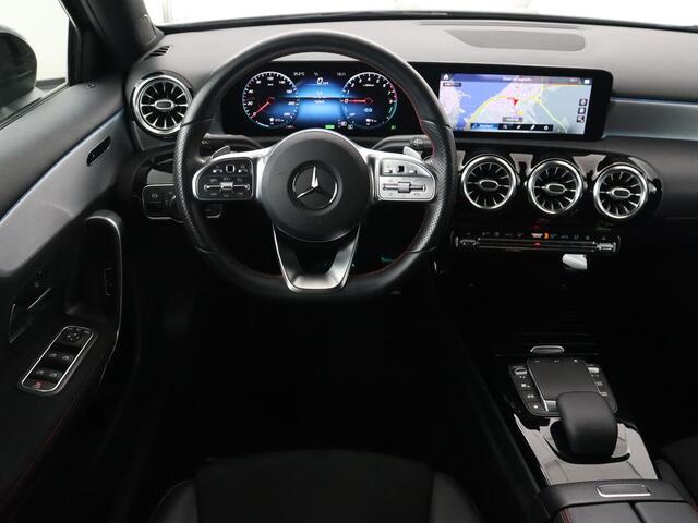 Mercedes-Benz A-KLASSE 250e AMG Limited | Carplay | Stoelverwarming | Camera | Leder/Alcantara | Navigatie | Park Assist | Sfeerverlichting | Full LED | Climate control | Widescreen | Cruise control | PHEV | Plug In