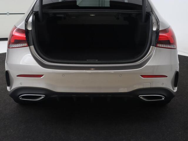 Mercedes-Benz A-KLASSE 250e AMG Limited | Carplay | Stoelverwarming | Camera | Leder/Alcantara | Navigatie | Park Assist | Sfeerverlichting | Full LED | Climate control | Widescreen | Cruise control | PHEV | Plug In