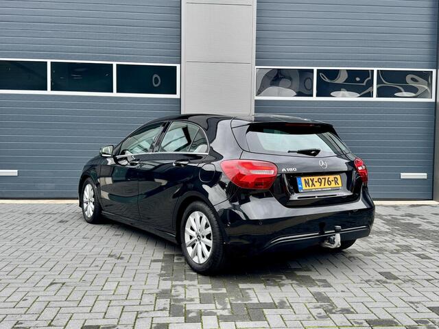 Mercedes-Benz A-KLASSE 180 Ambition AUT/ NAVI/ LED/ Trekhaak/ Camera/ Facelift/ Lage KM/ NAP