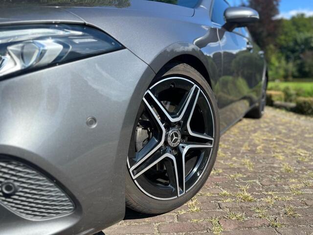 Mercedes-Benz A-KLASSE 200 Premium | Pano | Led | AMG-Velgen | Half Leder |