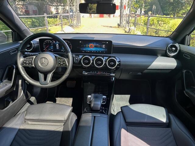 Mercedes-Benz A-KLASSE 200 Premium | Pano | Led | AMG-Velgen | Half Leder |
