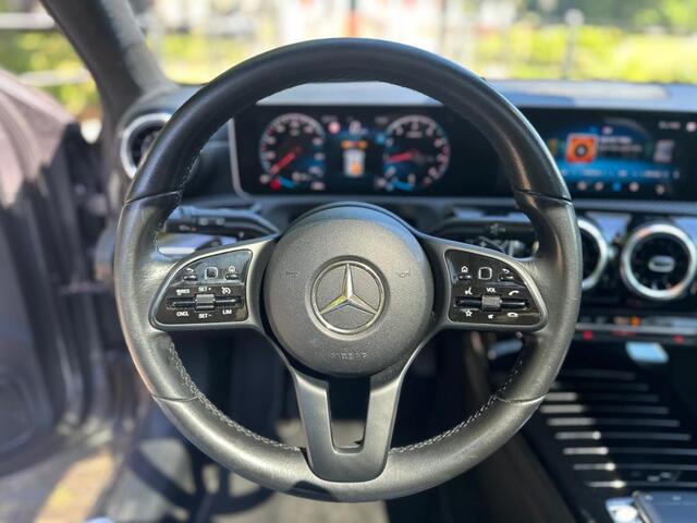 Mercedes-Benz A-KLASSE 200 Premium | Pano | Led | AMG-Velgen | Half Leder |