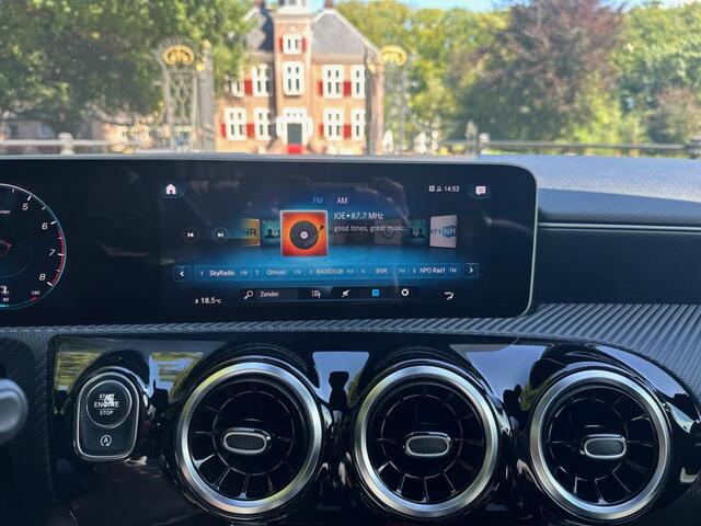 Mercedes-Benz A-KLASSE 200 Premium | Pano | Led | AMG-Velgen | Half Leder |