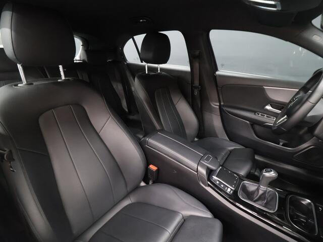 Mercedes-Benz A-KLASSE 160 Business Solution Luxury [SFEERVERLICHTING, CAMERA, VOL LEDER, 6-BAK, STOELVERWARMING, BLUETOOTH, CRUISE, CLIMATE, NIEUWSTAAT]