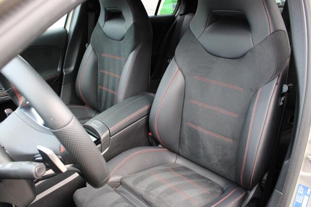 Mercedes-Benz A-KLASSE 180 AMG Camera | Night | Widescreen | Mojavezilver | Dealer Onderhouden