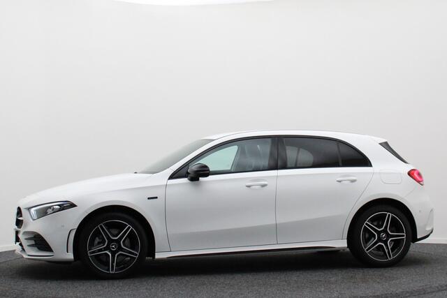 Mercedes-Benz A-KLASSE 250 e Business Solution AMG Limited Camera, Sfeerverlichting, Apple Carplay, LED, Cruise, PDC