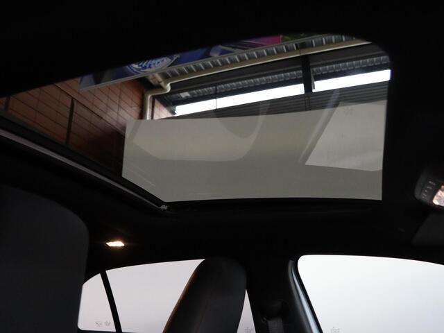 Mercedes-Benz A-KLASSE 250e Business Solution AMG | Panoramaschuifdak | Stoelverwarming | Achteruitrijcamera | MULTIBEAM LED | Nightpakket |