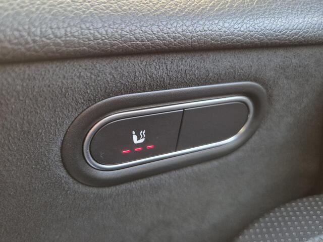 Mercedes-Benz A-KLASSE 200 AMG Line Automaat / Trekgewicht 1600 Kg / Stoelverwarming / Achteruitrijcamera / Navigatie / Keyless Entry/Start / Adaptief CC / Climate control / Parkeersensoren voor en achter /