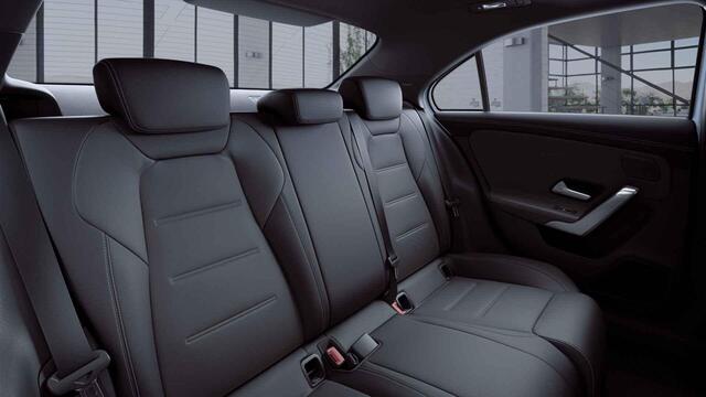 Mercedes-Benz A-KLASSE 250 e AMG Line | Panoramadak | Rij assistentiepakket | Night pakket | 19" lichtmetalen velgen |