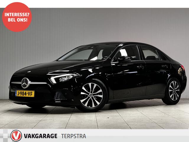 Mercedes-Benz A-KLASSE 180 Business Solution/ Automaat!/ Wide-Screen/ Virtual Cockpit/ 16'' LMV/ Keyless-GO/ LED Koplampen/ DAB+/ Camera/ Navi/ Clima/ Cruise/ Lane-Assist./ Stoelverw./ Bluetooth/ Multi. LEDER. Stuur/ PDC V+A.