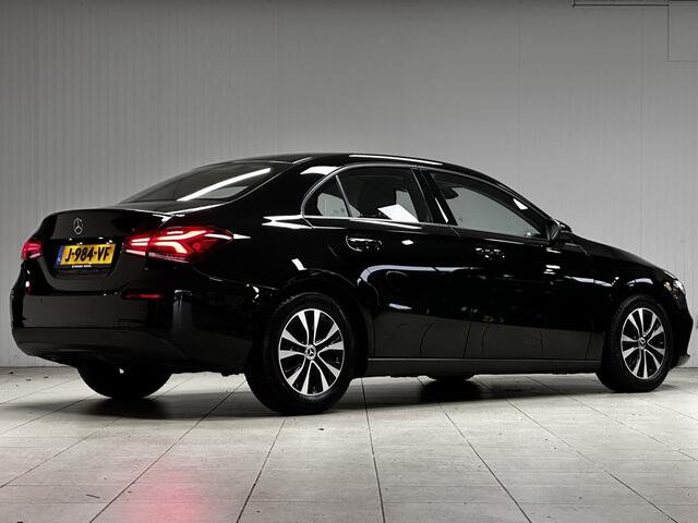 Mercedes-Benz A-KLASSE 180 Business Solution/ Automaat!/ Wide-Screen/ Virtual Cockpit/ 16'' LMV/ Keyless-GO/ LED Koplampen/ DAB+/ Camera/ Navi/ Clima/ Cruise/ Lane-Assist./ Stoelverw./ Bluetooth/ Multi. LEDER. Stuur/ PDC V+A.