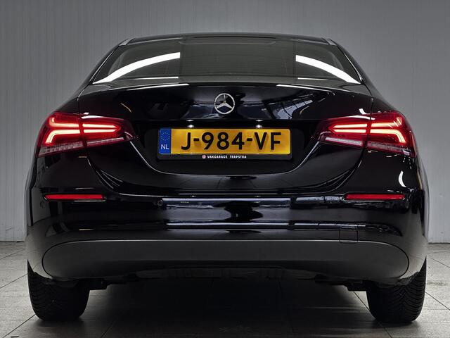 Mercedes-Benz A-KLASSE 180 Business Solution/ Automaat!/ Wide-Screen/ Virtual Cockpit/ 16'' LMV/ Keyless-GO/ LED Koplampen/ DAB+/ Camera/ Navi/ Clima/ Cruise/ Lane-Assist./ Stoelverw./ Bluetooth/ Multi. LEDER. Stuur/ PDC V+A.