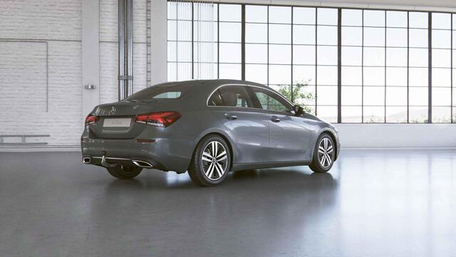 Mercedes-Benz A-KLASSE 180 Business Solution Luxury | Trekhaak | Stoelverwarming | Widescreen | Achteruitrijcamera |