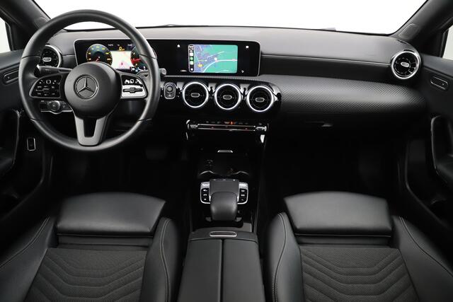 Mercedes-Benz A-KLASSE 200 Business Solution Automaat Half Leder Full LED Sportstoelen Widescreen Carplay Android Navigatie Achteruitrijcamera Clima Cruise 19 inch AMG Look Velgen Nieuwe Banden! Stoelverwarming