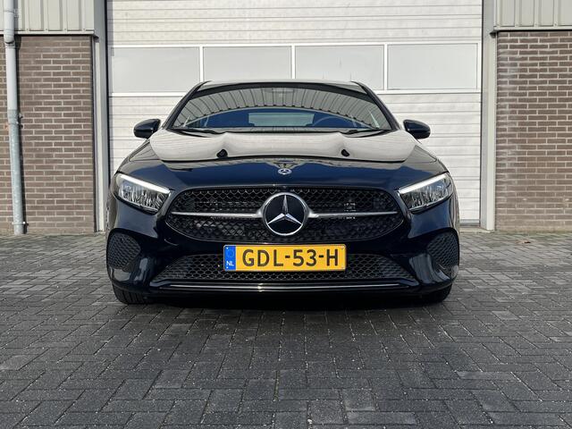 Mercedes-Benz A-KLASSE 180 Star Edition Luxury | Panoramadak | Apple CarPlay | Android Auto | Donkergetint Glas Achter | Sfeerverlichting | Stoelverwarming | Achteruitrijcamera | Parkeersensoren | Elektrisch Inklapbare Buitenspiegels