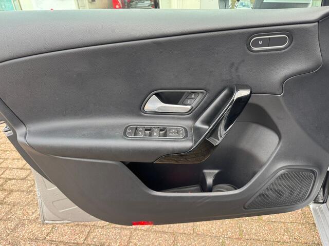 Mercedes-Benz A-KLASSE 180 Business Solution