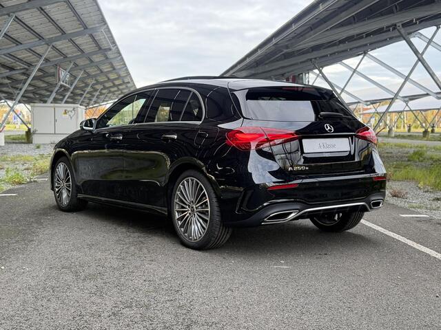 Mercedes-Benz A-KLASSE 250e Business Solution AMG | Panoramaschuifdak | Stoelverwarming | Achteruitrijcamera | MULTIBEAM LED |