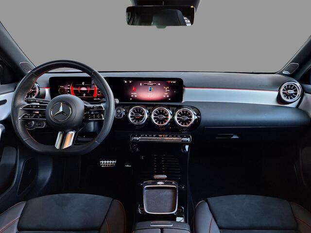 Mercedes-Benz A-KLASSE 180 AMG Line | Panoramadak | Burmester Surround Sound | Elektrisch Verstelbare Stoelen + Memory | Dodehoekassistent | MULTIBEAM LED Koplampen | Apple CarPlay | Android Auto | Sfeerverlichting | Stoelverwarming | Achteruitrijcamera
